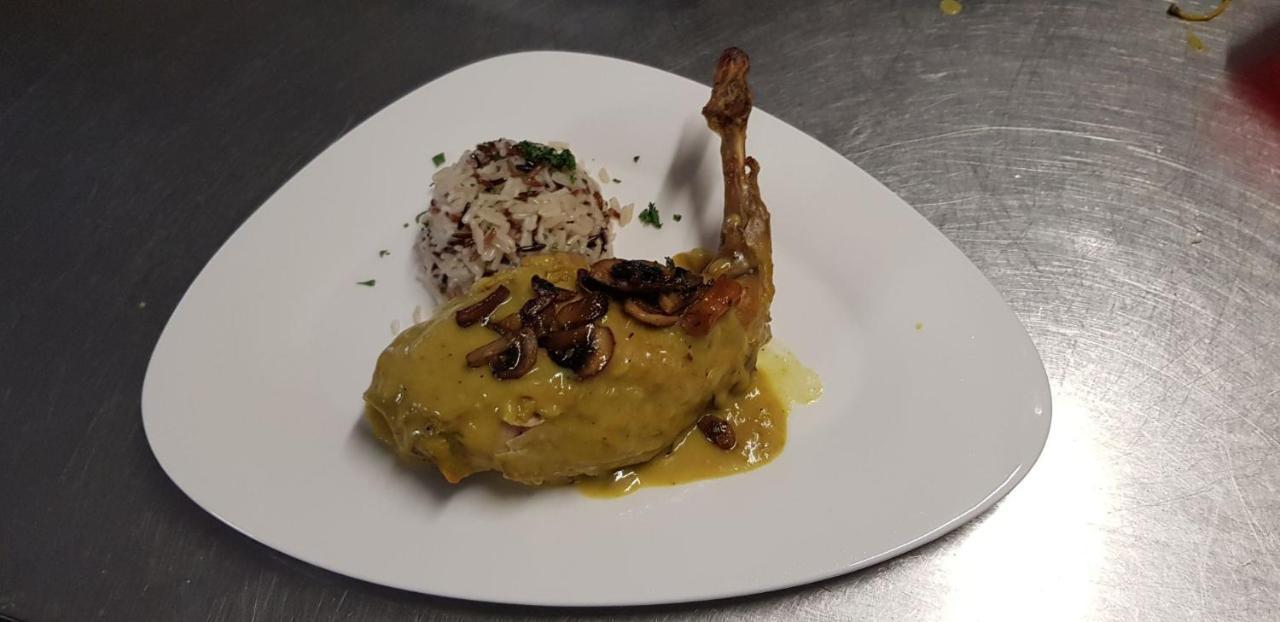 Hotel Restaurant Le Moulin De La Renne Adults Only Proche Zoo De Beauval Thesee ภายนอก รูปภาพ